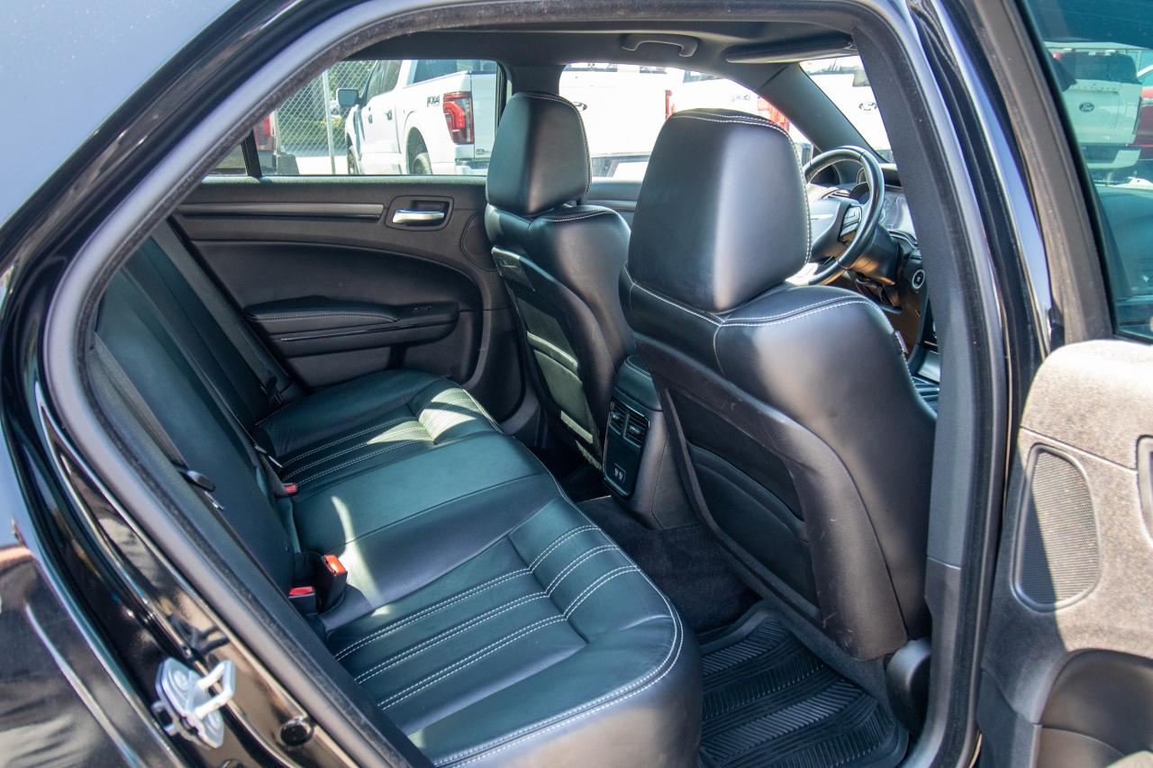 2015 Chrysler 300 300S Photo5