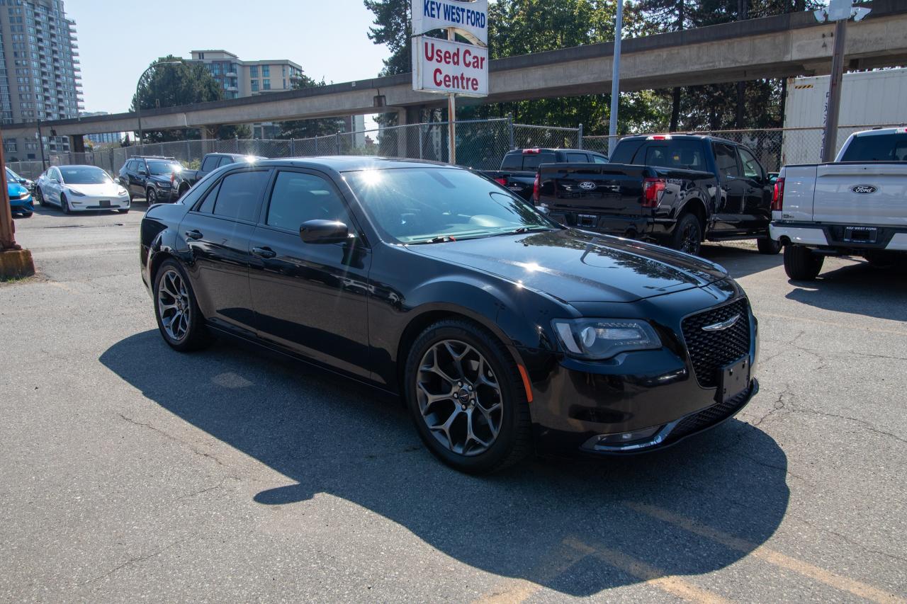 2015 Chrysler 300 300S Photo5