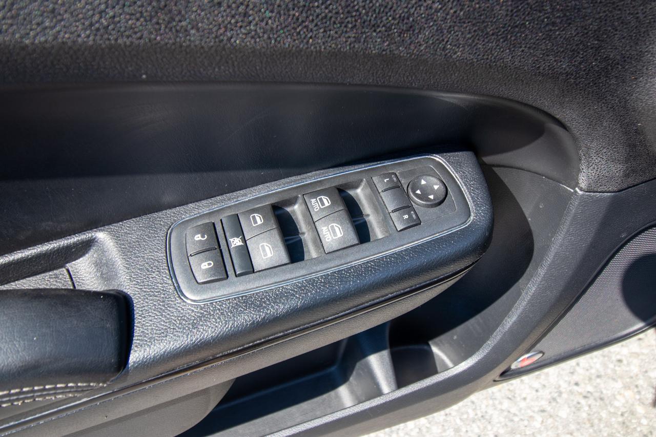 2015 Chrysler 300 300S Photo5