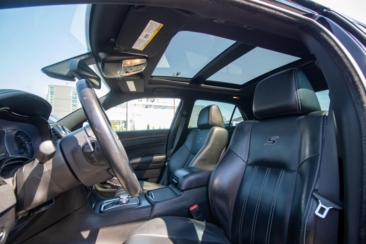 2015 Chrysler 300 300S Photo5