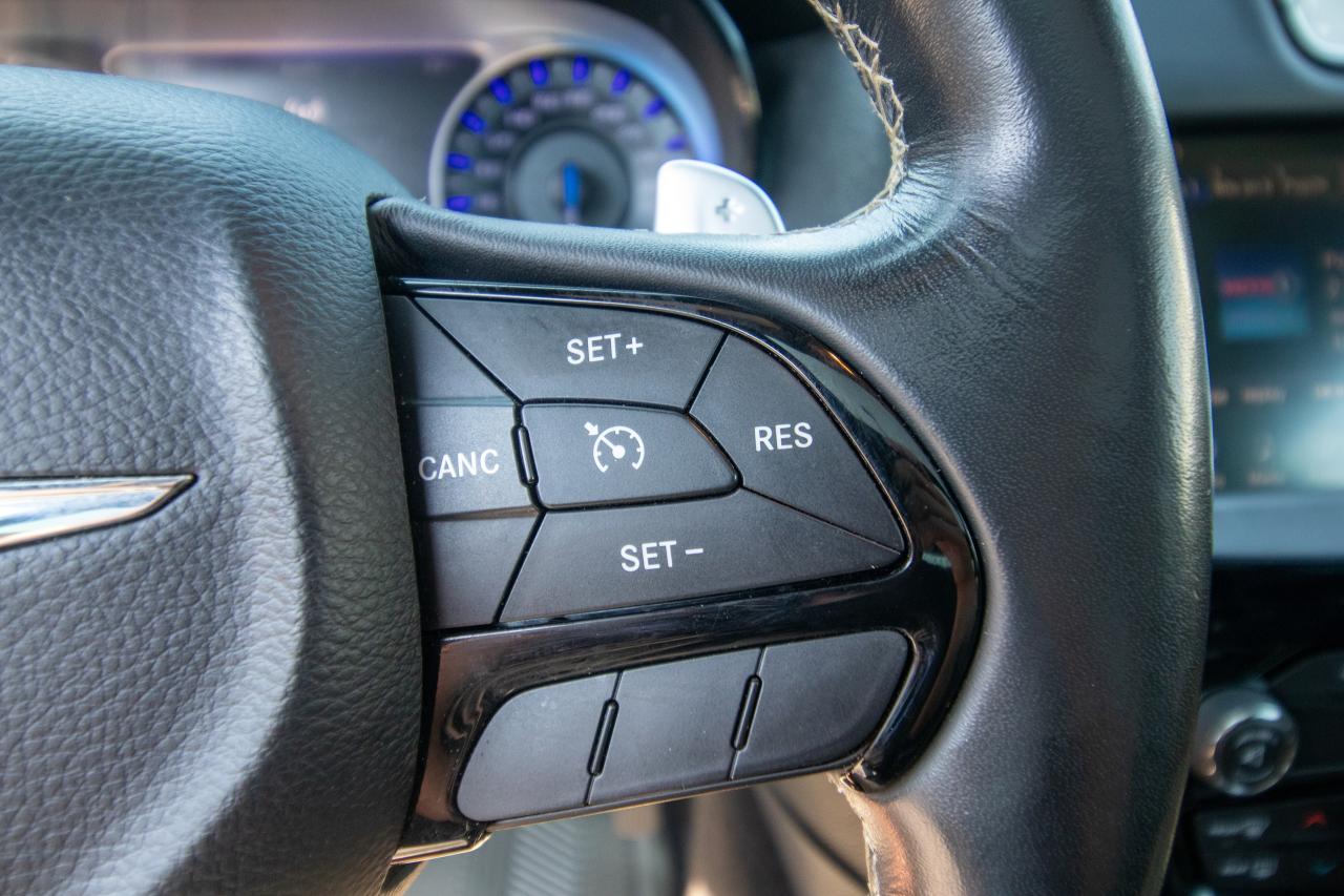 2015 Chrysler 300 300S Photo5