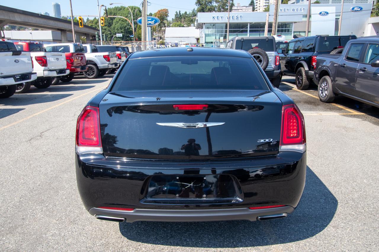 2015 Chrysler 300 300S Photo5