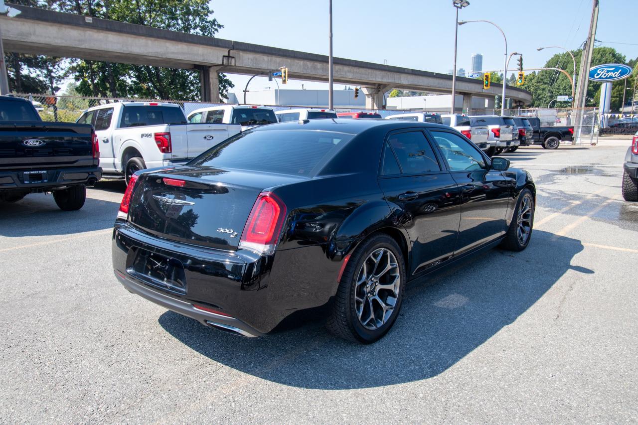 2015 Chrysler 300 300S Photo5