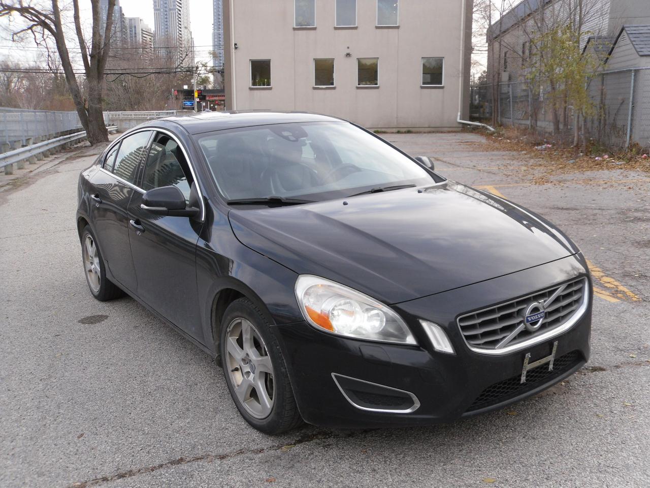 2012 Volvo S60 4dr Sdn T5 Level II - Photo #2