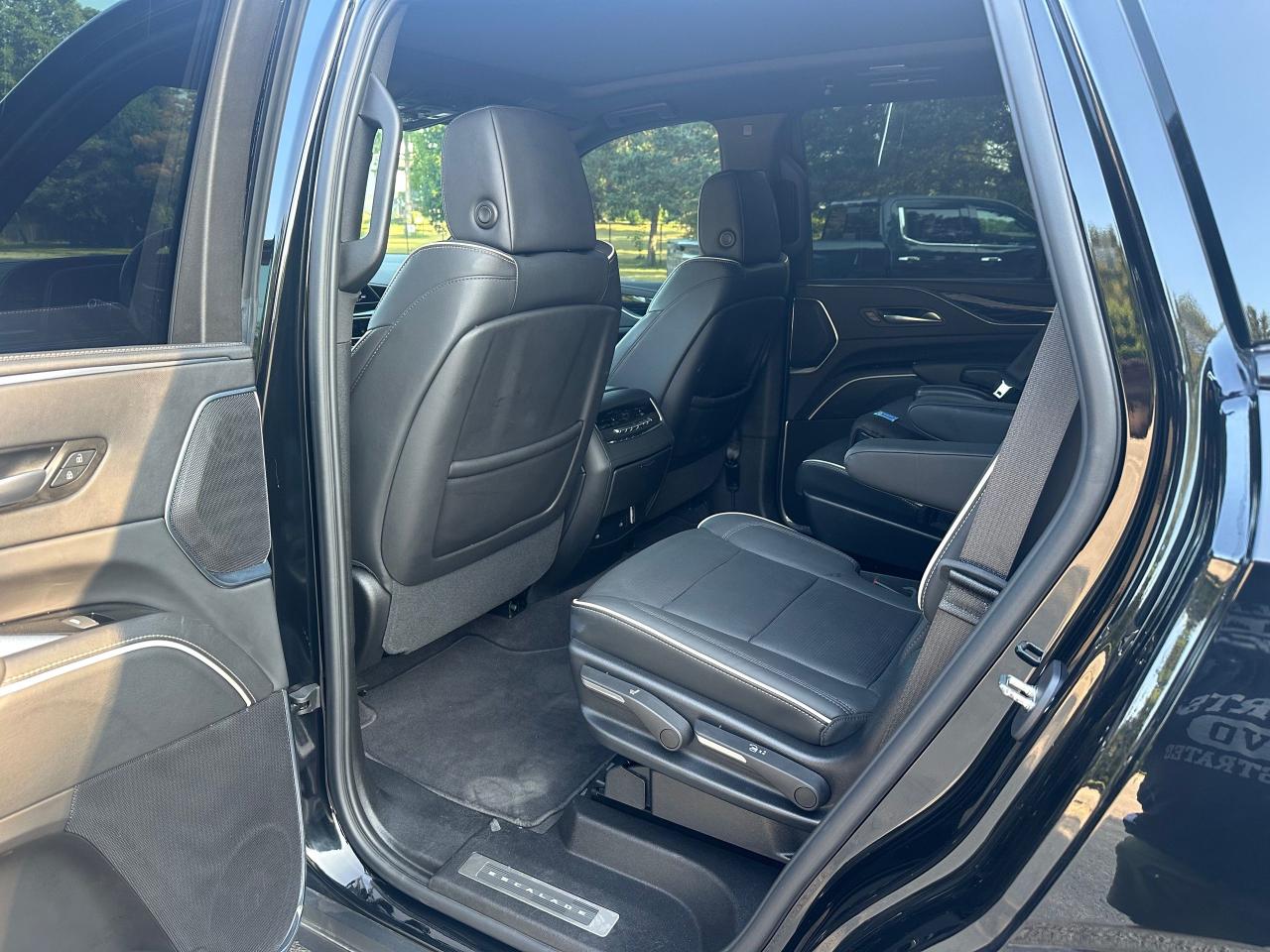 2023 Cadillac Escalade 4WD SPORT - Photo #5