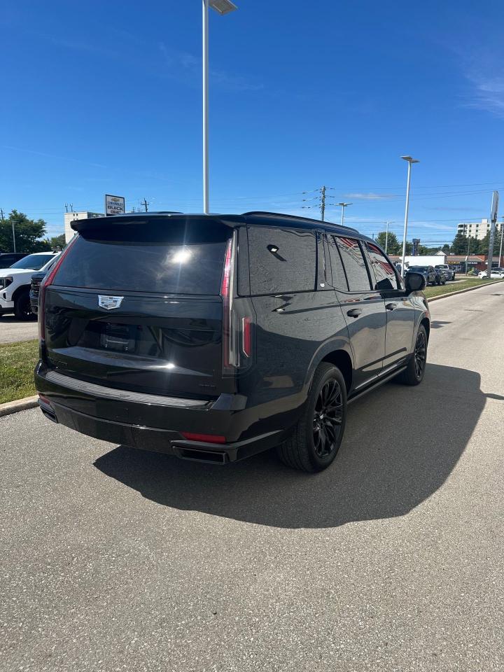 2023 Cadillac Escalade 4WD SPORT Photo2