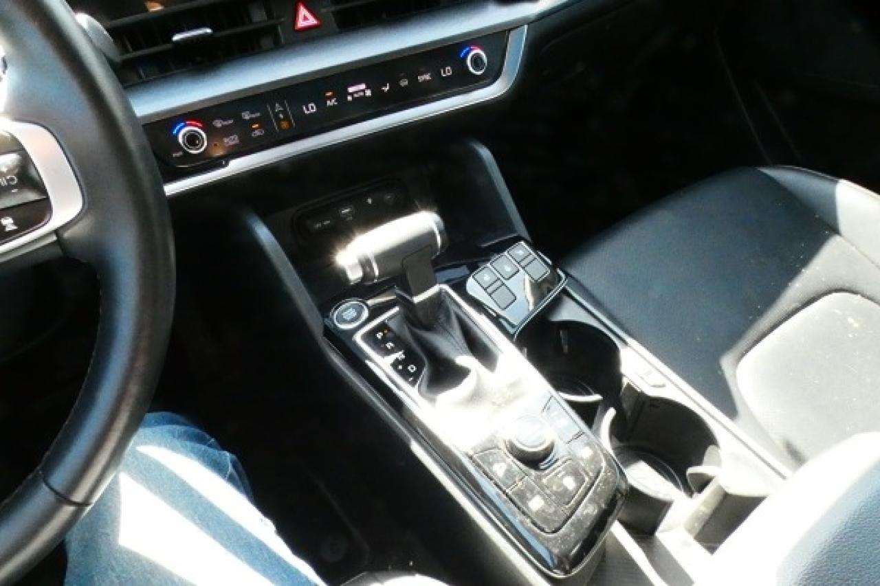 2024 Kia Sportage EX w/Htd Leather, pano S/R, NAV, BUC - Photo #17