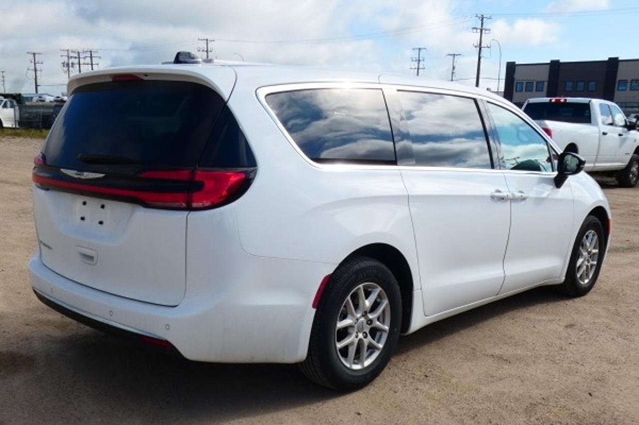 2024 Chrysler Pacifica Touring-L w/Htd Leather, BUC - Photo #6