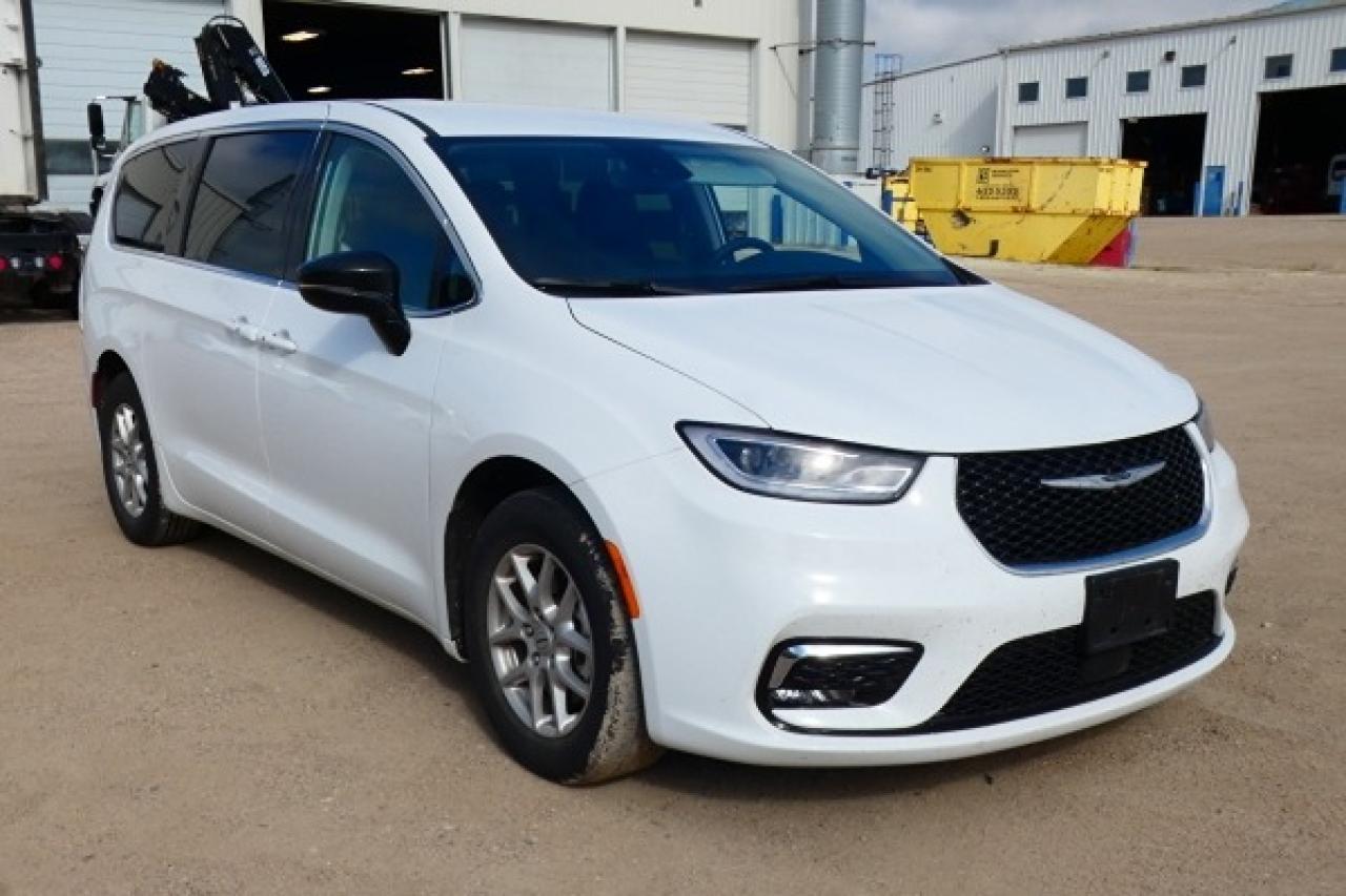 2024 Chrysler Pacifica Touring-L w/Htd Leather, BUC - Photo #4