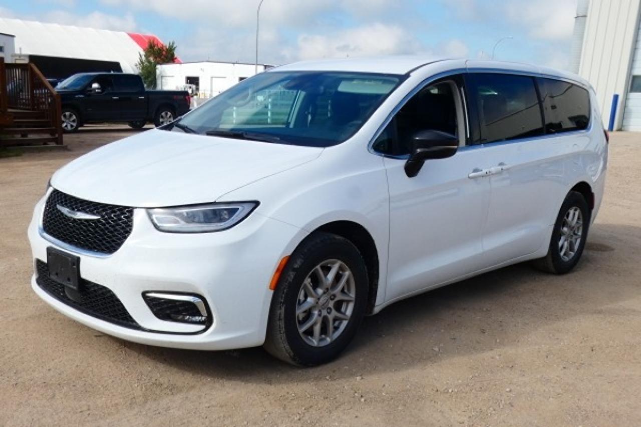 2024 Chrysler Pacifica Touring-L w/Htd Leather, BUC - Photo #2