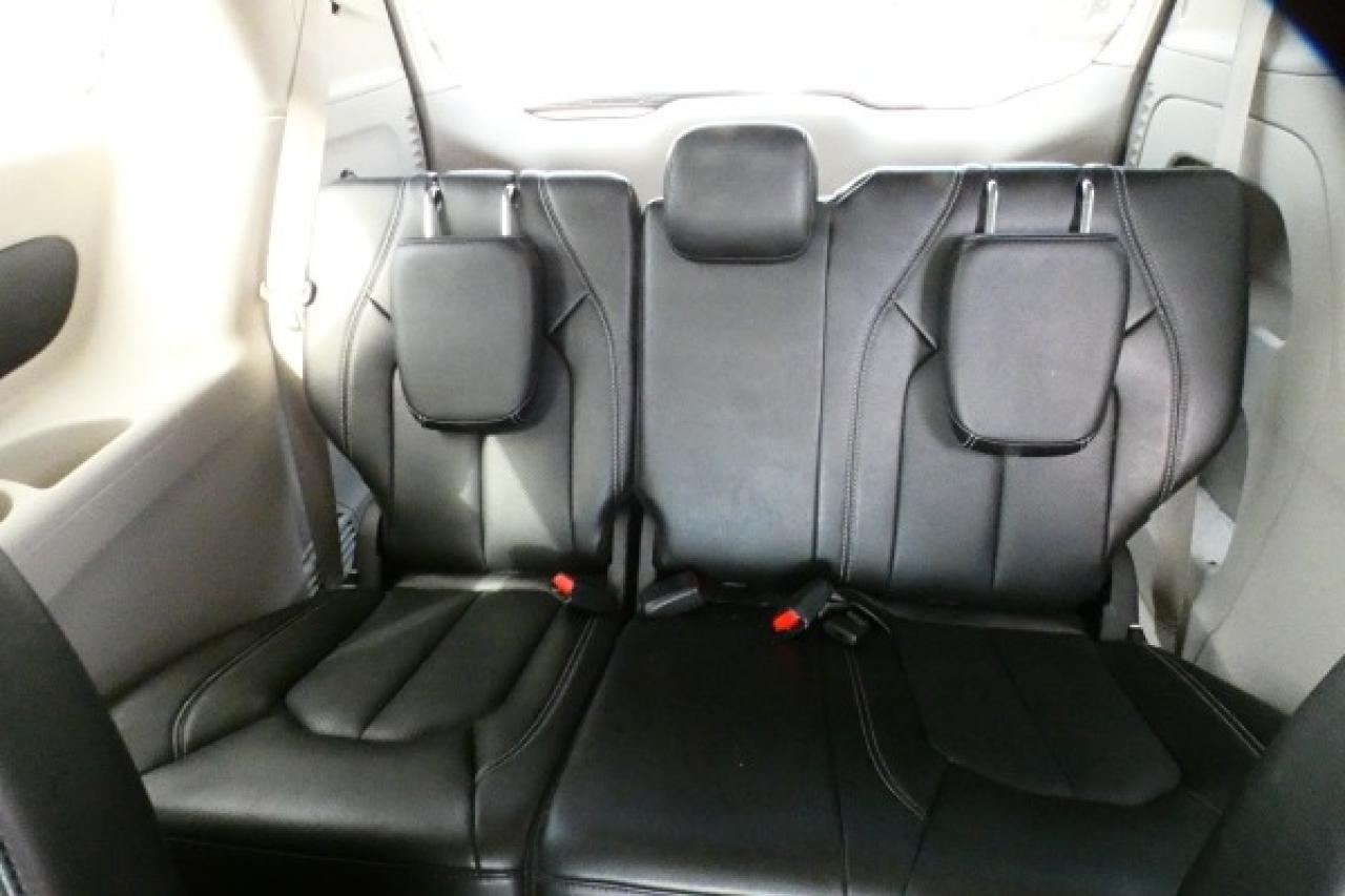 2024 Chrysler Pacifica Touring-L w/Htd Leather, BUC - Photo #10