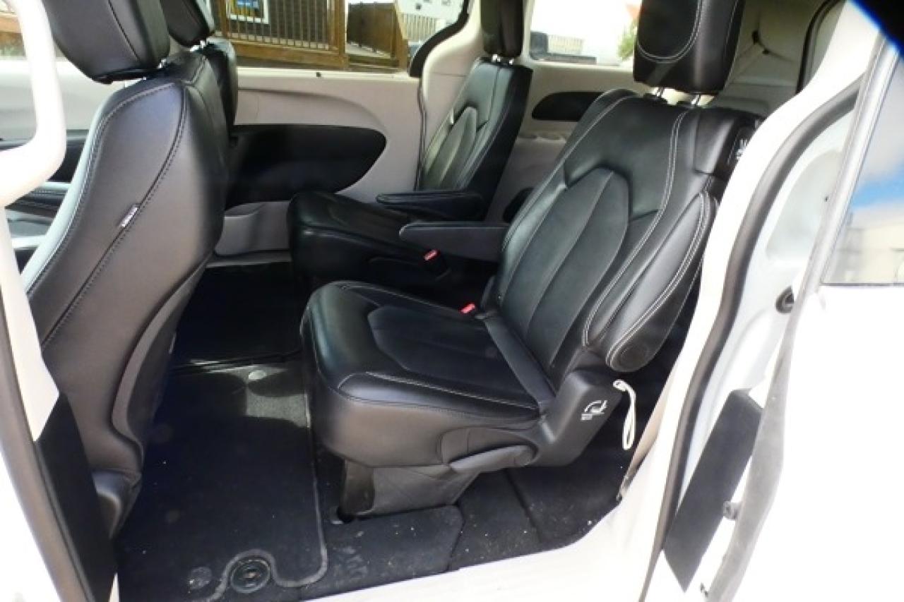 2024 Chrysler Pacifica Touring-L w/Htd Leather, BUC - Photo #11