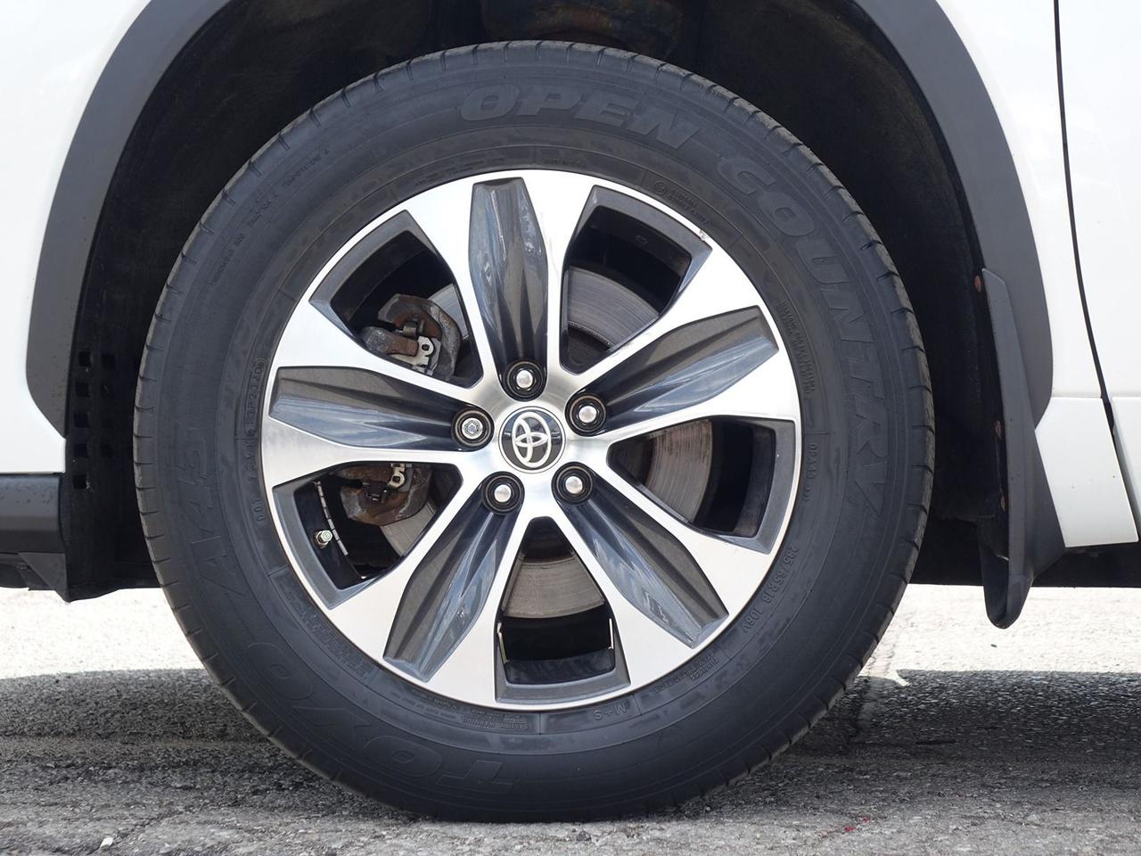 2020 Toyota Highlander XLE MODEL, AWD, 8 PASSENGER, LEATHER SEATS, SUNROO Photo