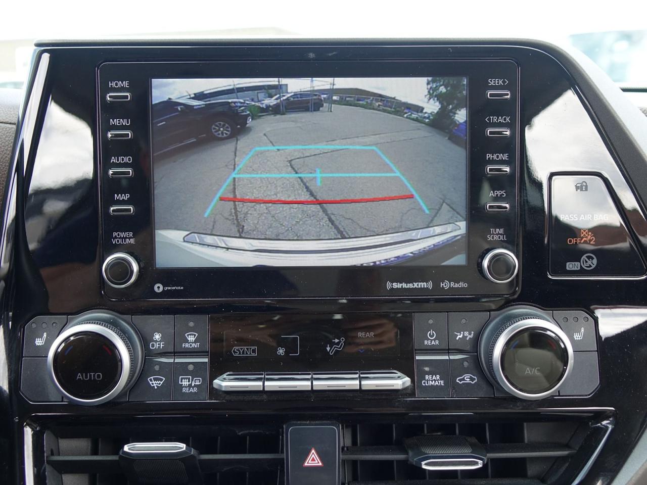 2020 Toyota Highlander XLE MODEL, AWD, 8 PASSENGER, LEATHER SEATS, SUNROO Photo