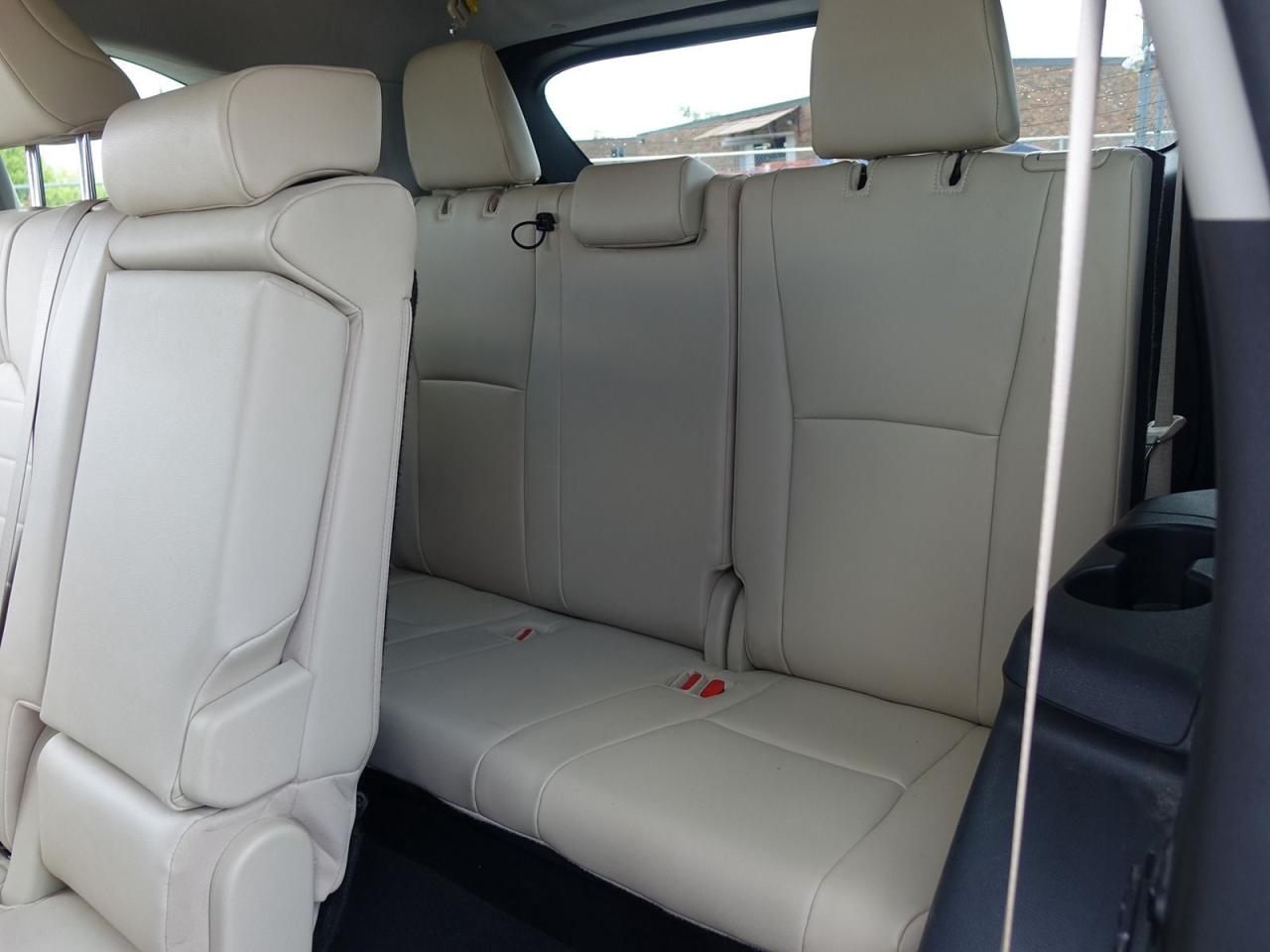 2020 Toyota Highlander XLE MODEL, AWD, 8 PASSENGER, LEATHER SEATS, SUNROO - Photo #11