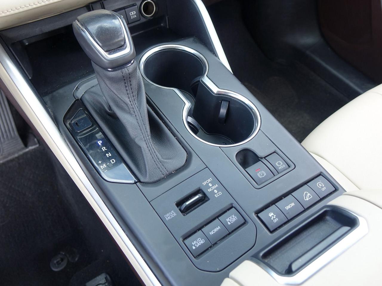 2020 Toyota Highlander XLE MODEL, AWD, 8 PASSENGER, LEATHER SEATS, SUNROO - Photo #17