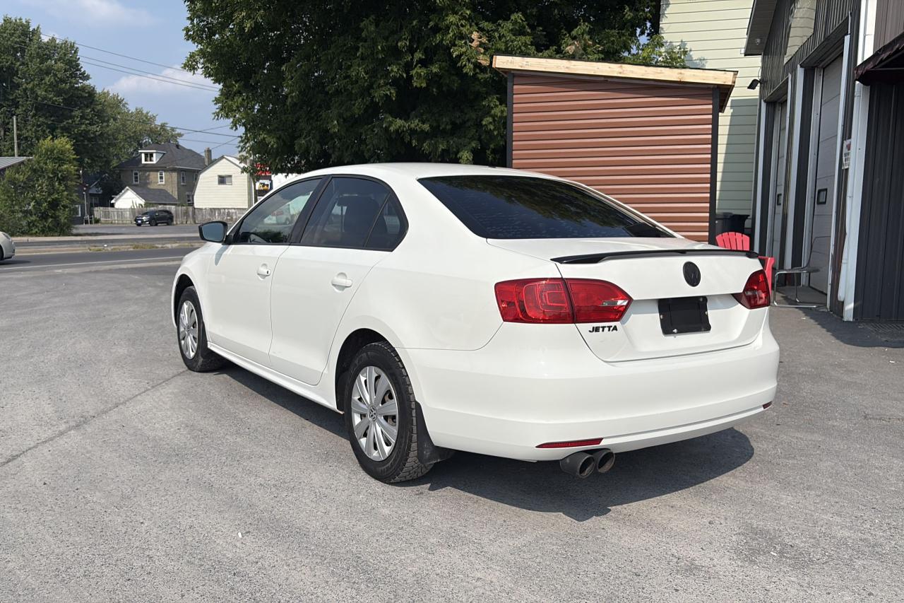 2013 Volkswagen Jetta Trendline - Photo #2