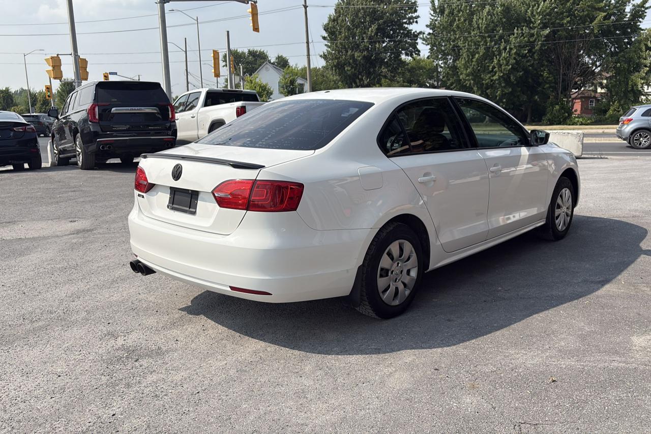 2013 Volkswagen Jetta Trendline - Photo #3