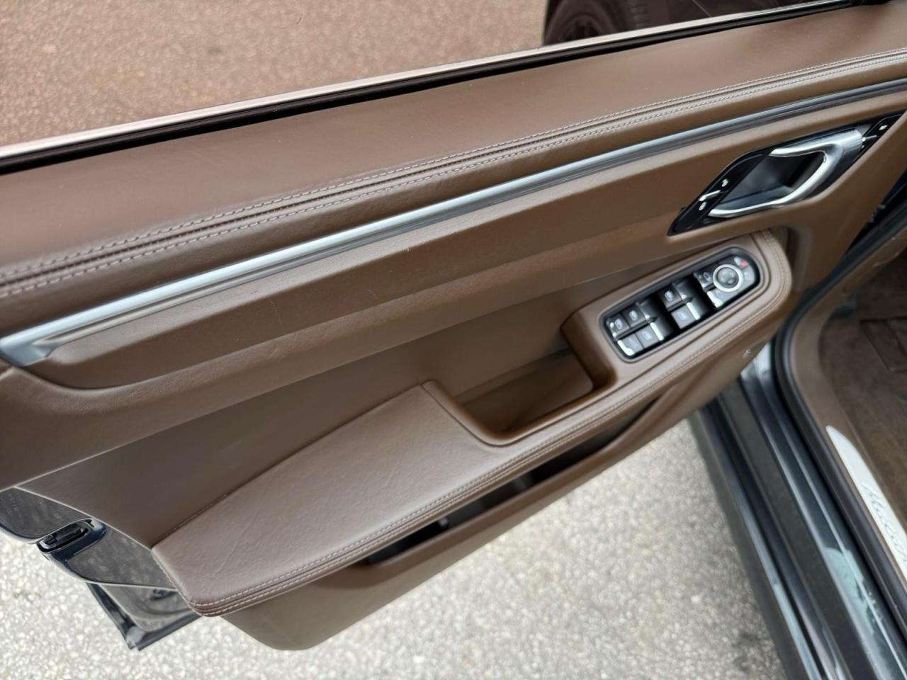 2017 Porsche Macan AWD 4dr Turbo Photo