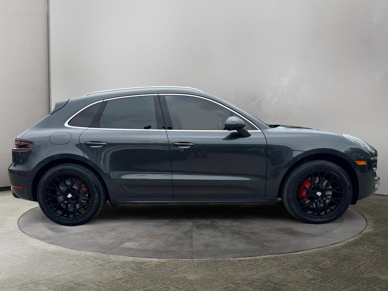 2017 Porsche Macan AWD 4dr Turbo Photo