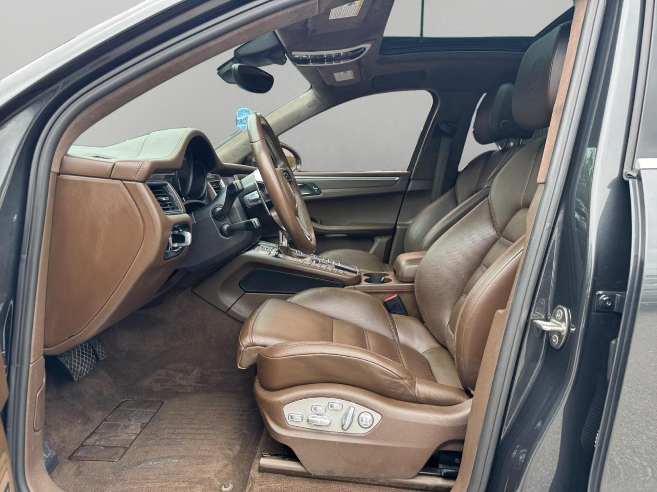 2017 Porsche Macan AWD 4dr Turbo Photo2