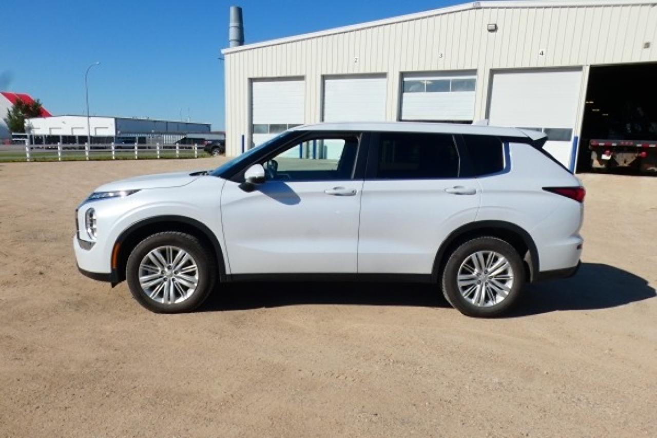 2024 Mitsubishi Outlander ES S-AWC w/Htd cloth, BUC