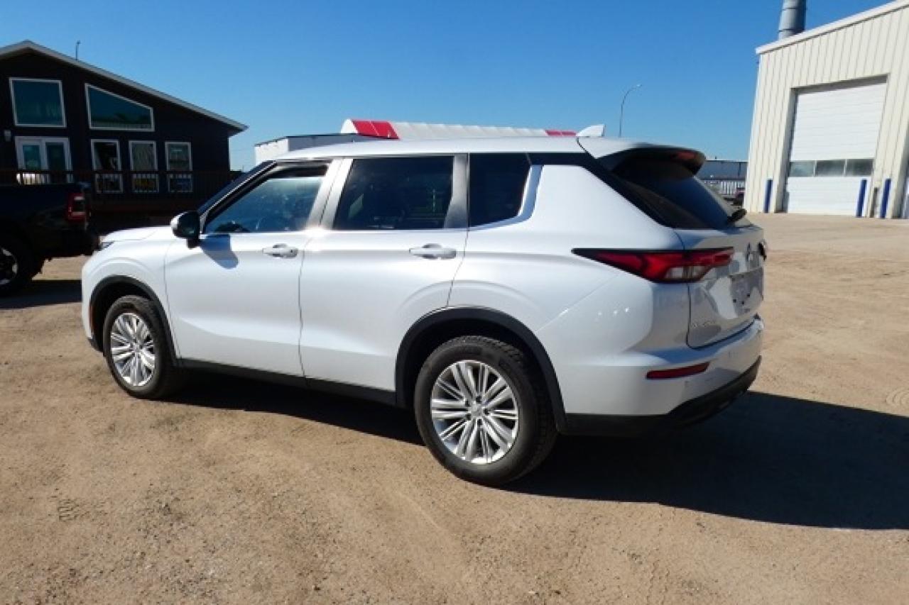 2024 Mitsubishi Outlander ES S-AWC w/Htd cloth, BUC - Photo #8