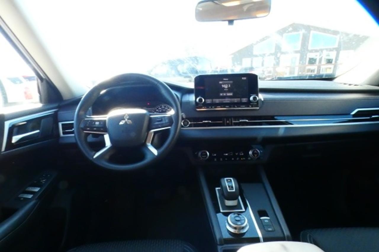 2024 Mitsubishi Outlander ES S-AWC w/Htd cloth, BUC - Photo #12