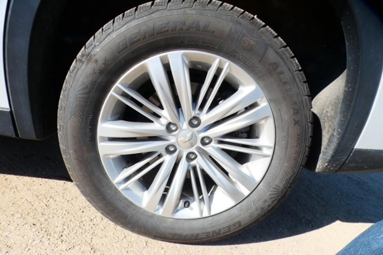 2024 Mitsubishi Outlander ES S-AWC w/Htd cloth, BUC - Photo #17