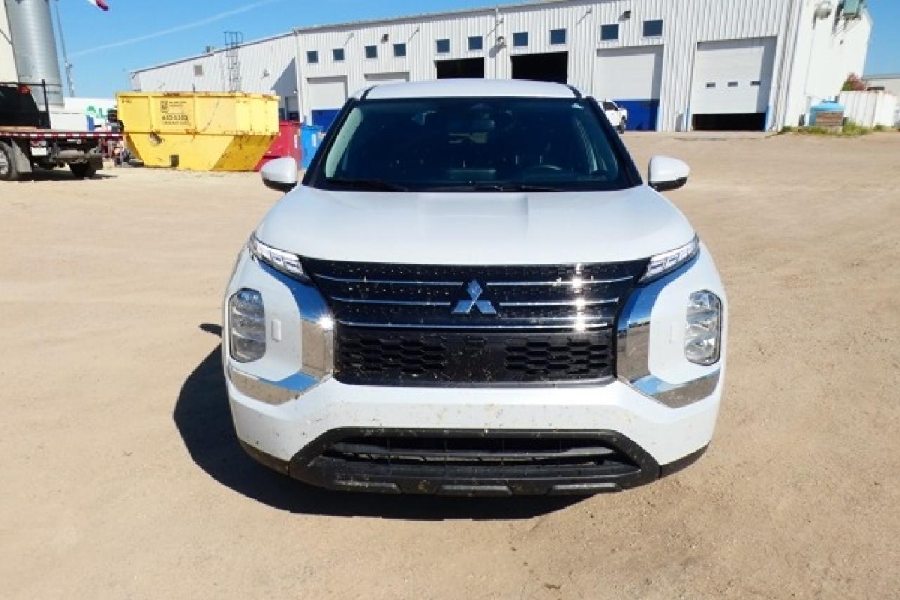 2024 Mitsubishi Outlander ES S-AWC w/Htd cloth, BUC - Photo #3