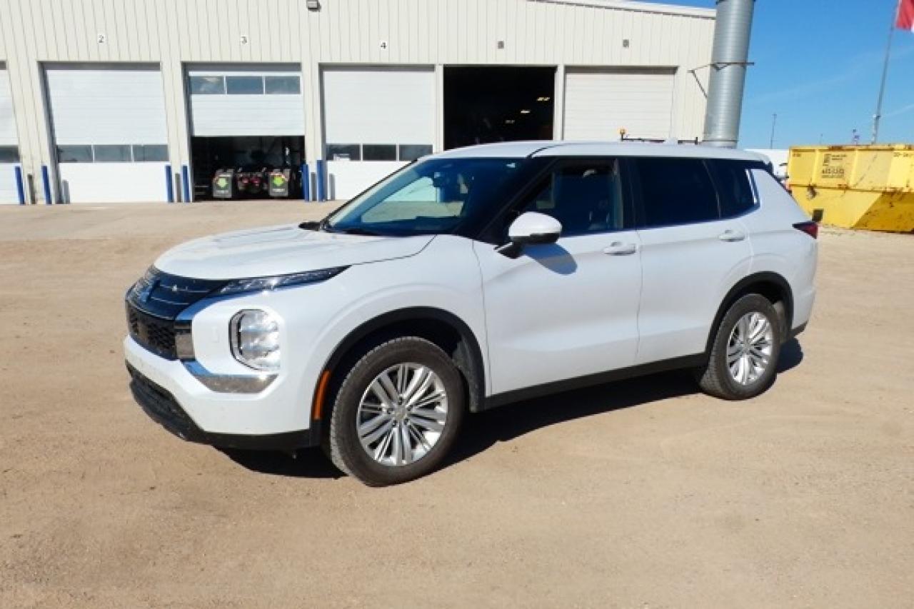 2024 Mitsubishi Outlander ES S-AWC w/Htd cloth, BUC - Photo #2