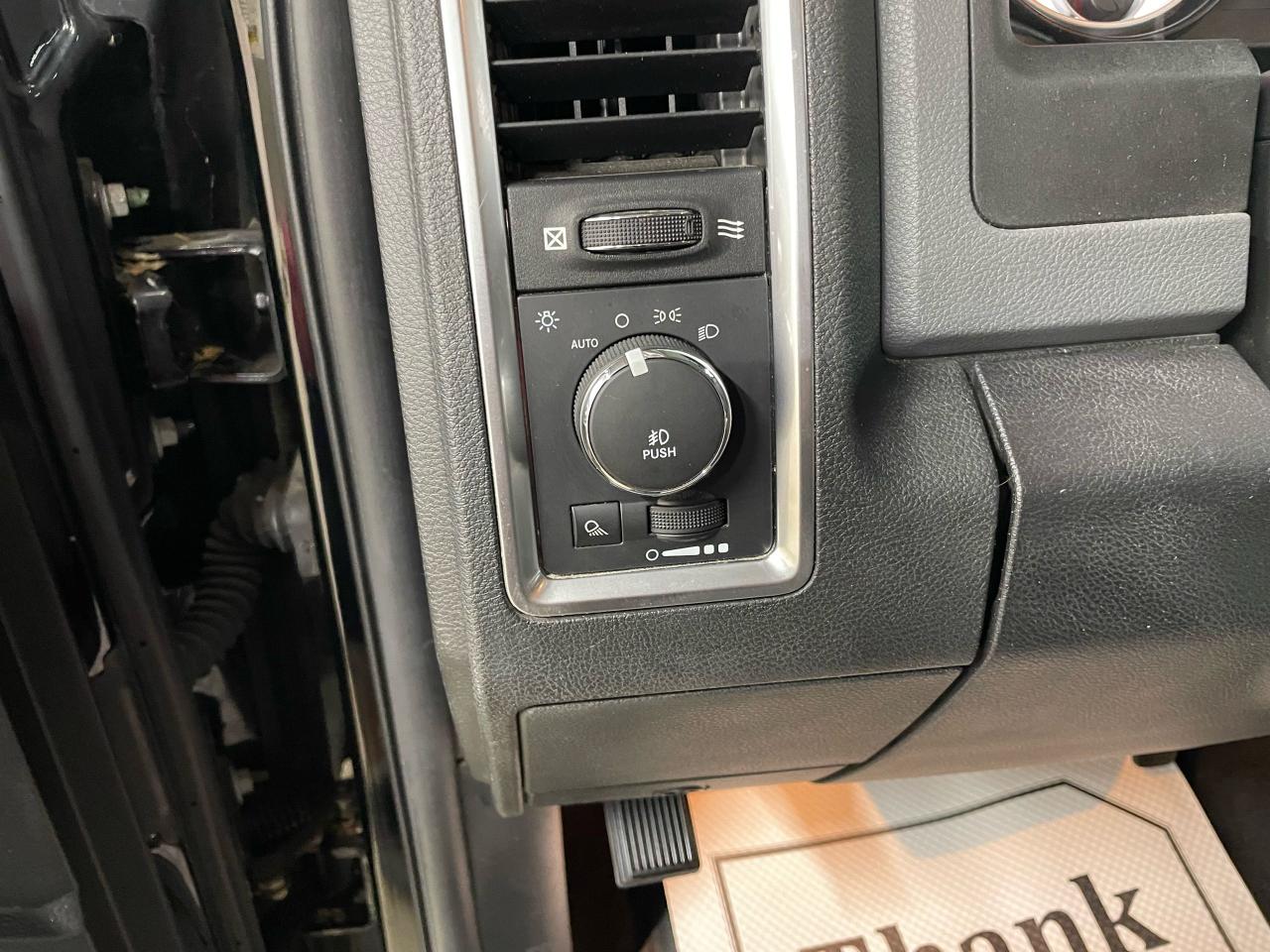 2014 RAM 1500 SLT Photo12