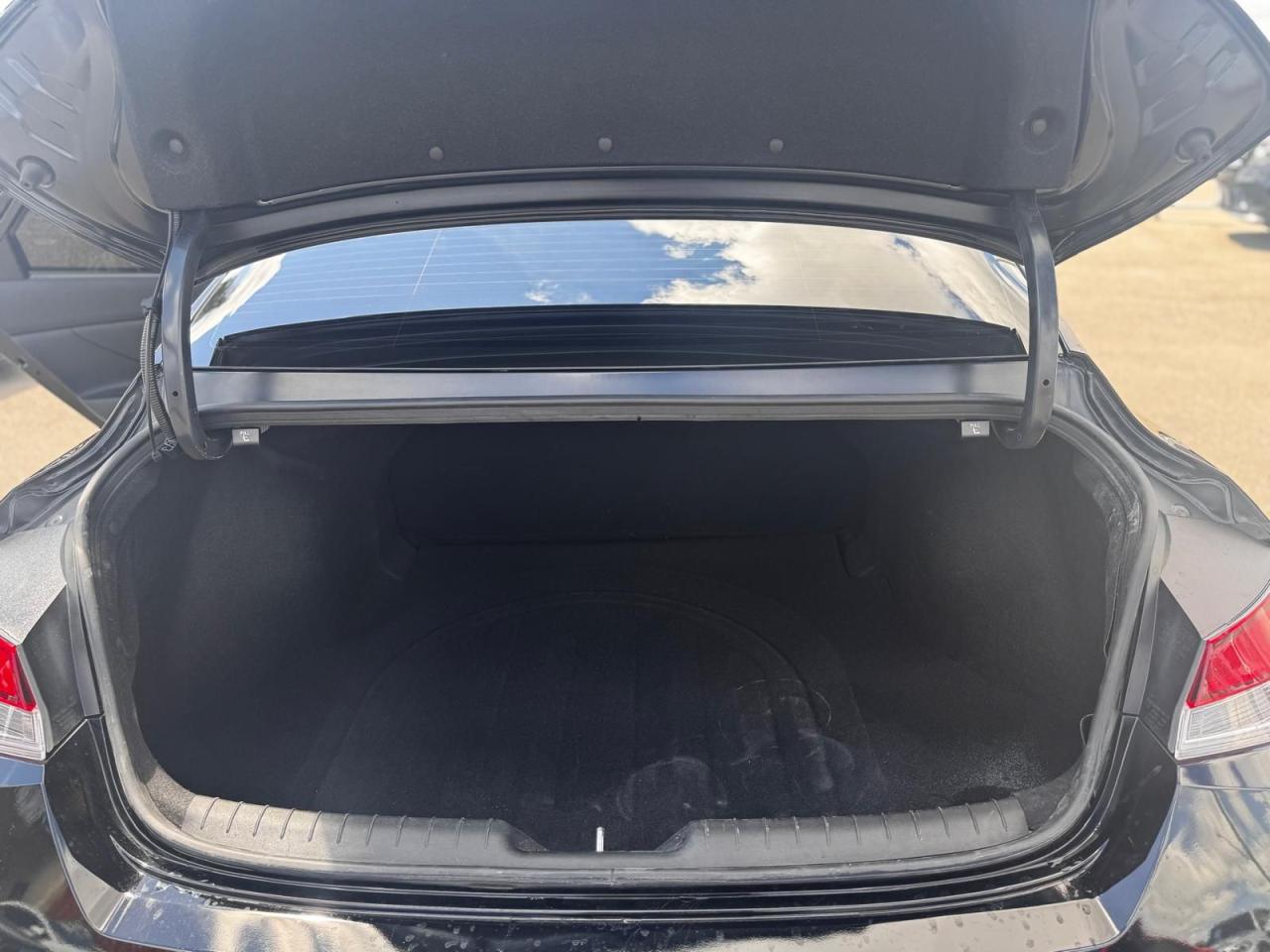 2024 Hyundai Elantra AUTO NO ACCIDENT HEATED SEATS CARPLAY LANE KEEPING - Photo #12
