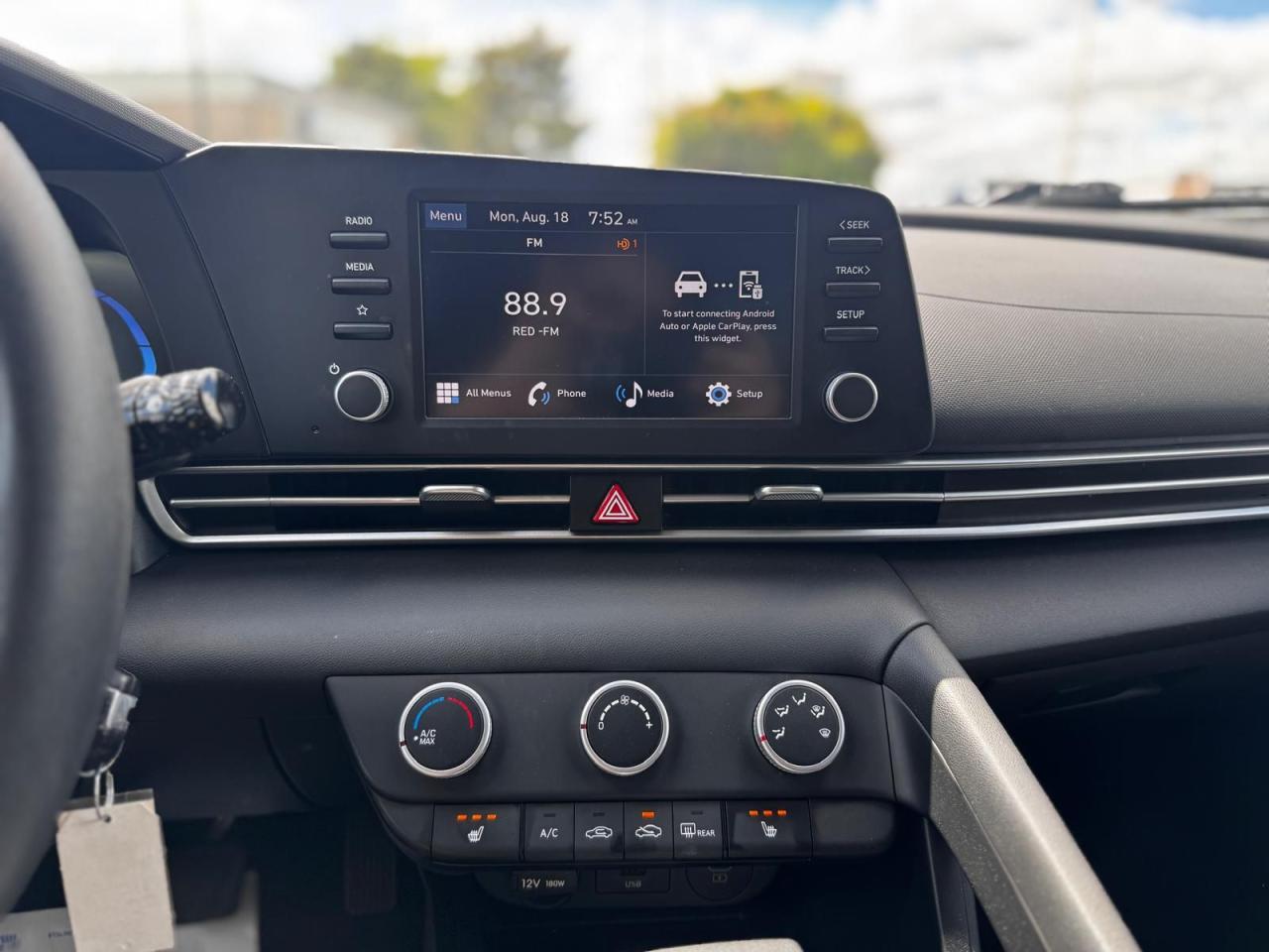 2024 Hyundai Elantra AUTO NO ACCIDENT HEATED SEATS CARPLAY LANE KEEPING - Photo #17
