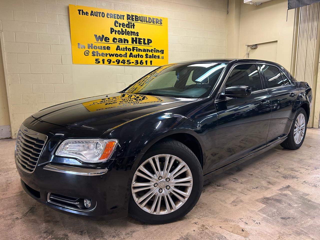 2014 Chrysler 300  - Photo #2