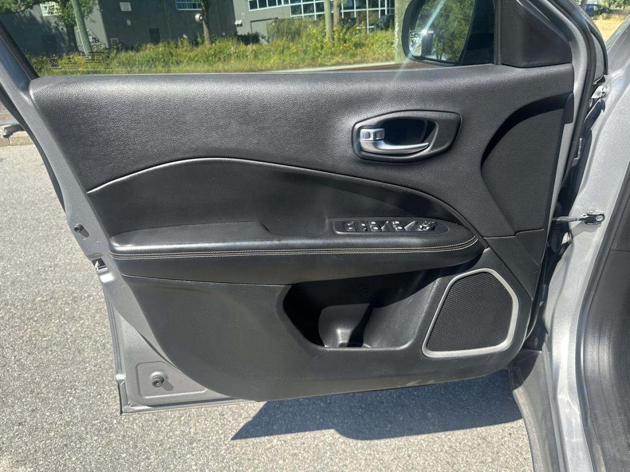 2019 Jeep Compass Sport FWD Clean Title BC Local - Photo #11