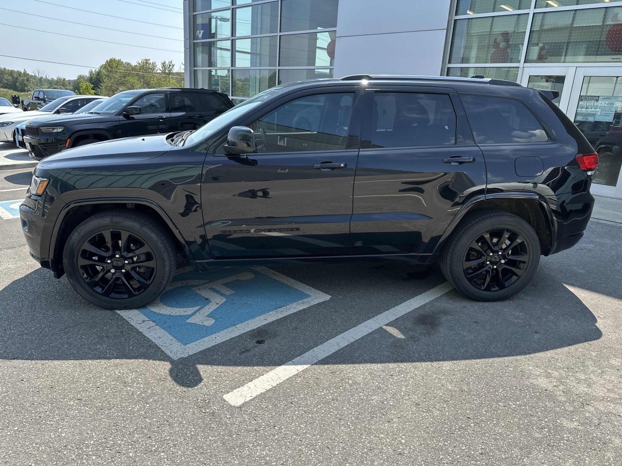 2020 Jeep Grand Cherokee Altitude - LOW KM, SUNROOF, TOW PKG, ALPINE AUDIO! Photo3