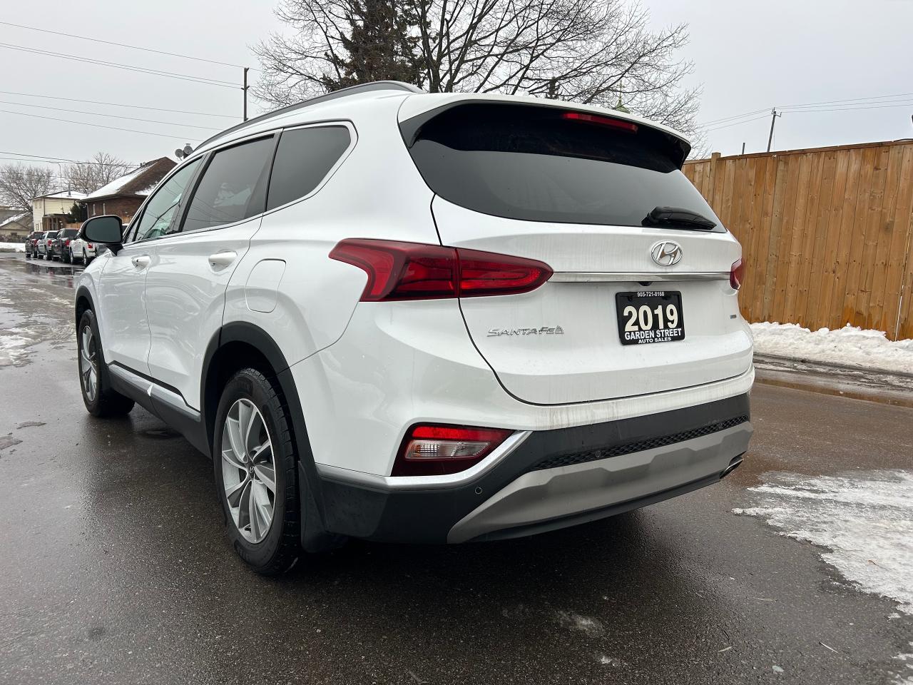2019 Hyundai Santa Fe 2.4L Preferred AWD Photo2