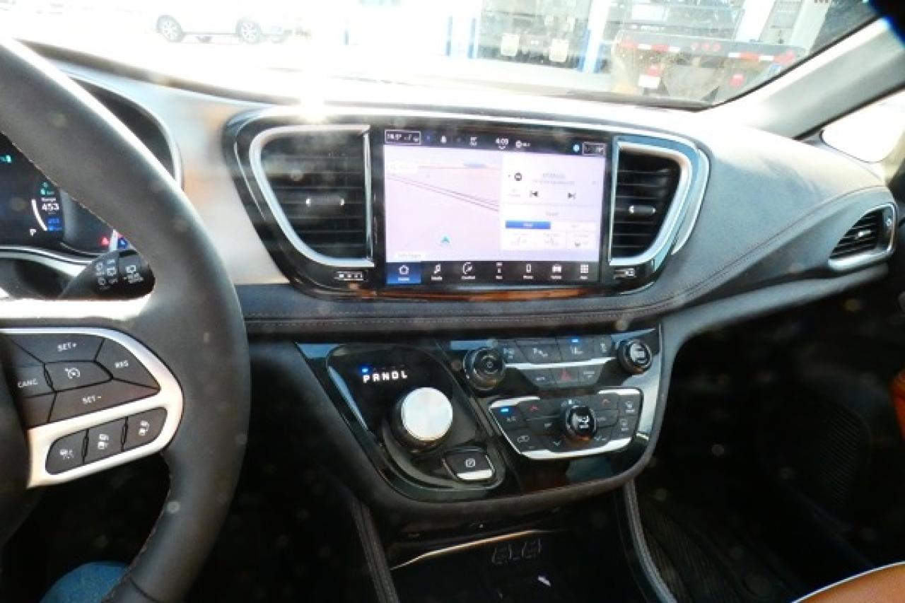 2024 Chrysler Pacifica Hybrid Pinnacle e-Hybrid 2WD w/H&C L, pano S/R, NAV, BUC - Photo #14