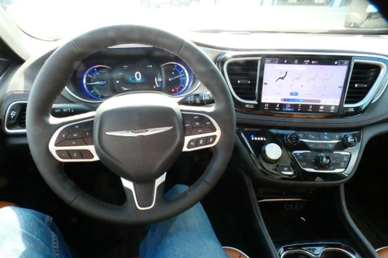 2024 Chrysler Pacifica Hybrid Pinnacle e-Hybrid 2WD w/H&C L, pano S/R, NAV, BUC - Photo #10