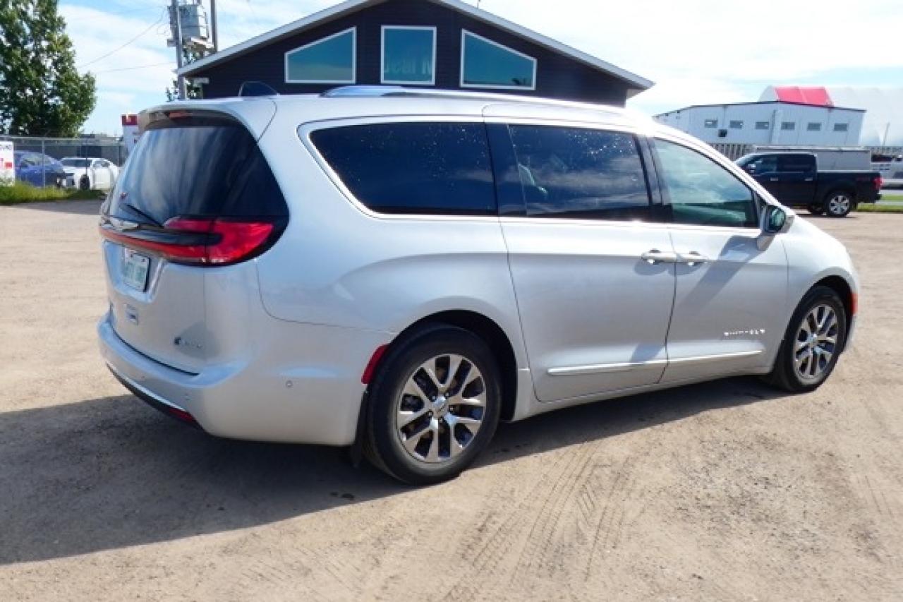 2024 Chrysler Pacifica Hybrid Pinnacle e-Hybrid 2WD w/H&C L, pano S/R, NAV, BUC - Photo #6