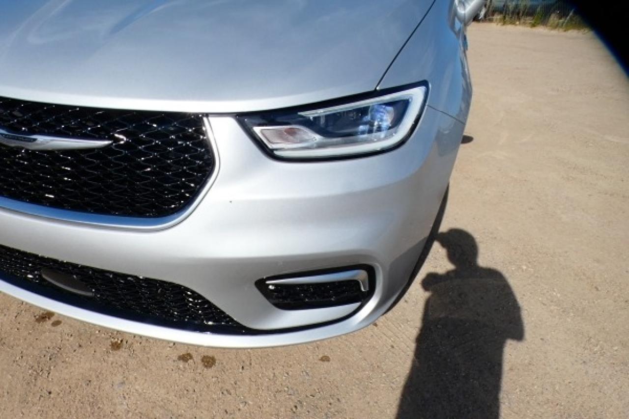 2024 Chrysler Pacifica Hybrid Pinnacle e-Hybrid 2WD w/H&C L, pano S/R, NAV, BUC - Photo #21