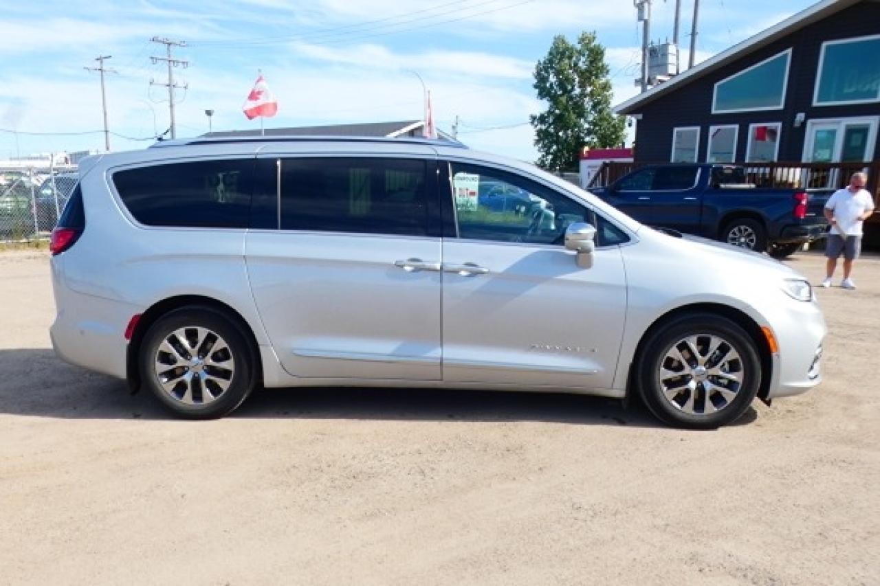 2024 Chrysler Pacifica Hybrid Pinnacle e-Hybrid 2WD w/H&C L, pano S/R, NAV, BUC - Photo #5