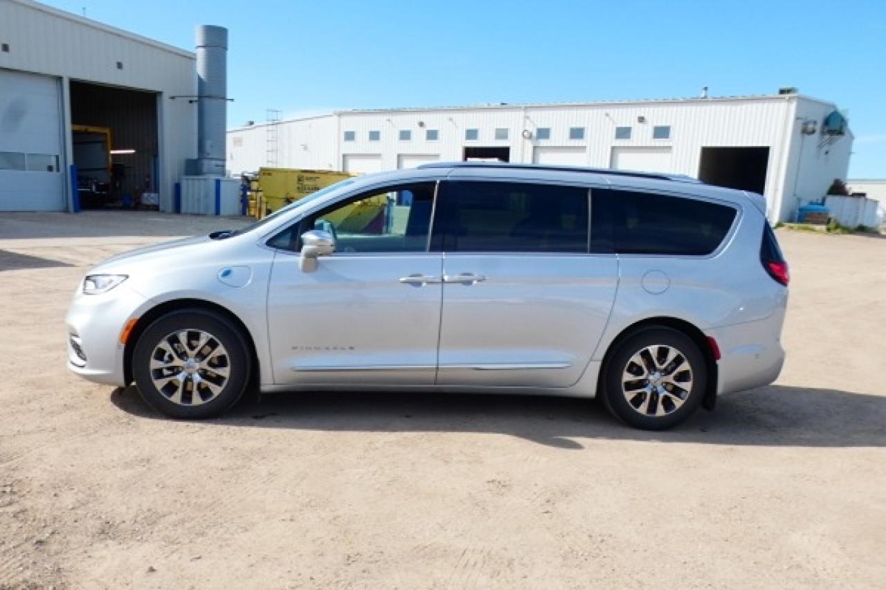 2024 Chrysler Pacifica Hybrid Pinnacle e-Hybrid 2WD w/H&C L, pano S/R, NAV, BUC