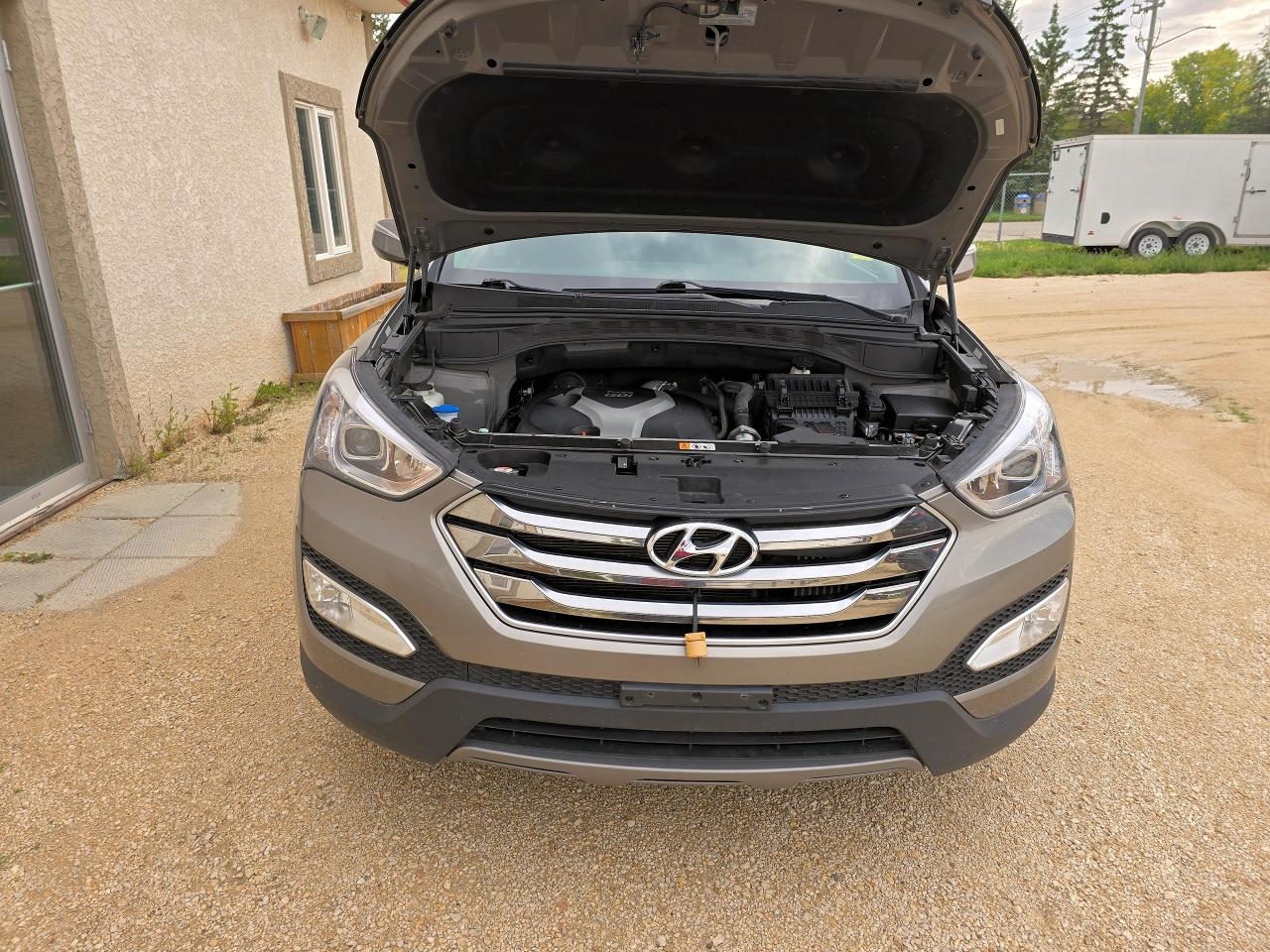 2016 Hyundai Santa Fe Sport Limited 117,342 KM, Loaded - Photo #3