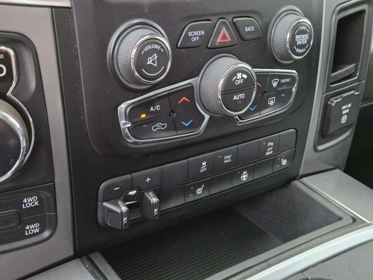 2021 RAM 1500 Classic SLT 4x4 - SUNROOF|CAMERA|ALPINE|ALLOY WHEELS - Photo #18