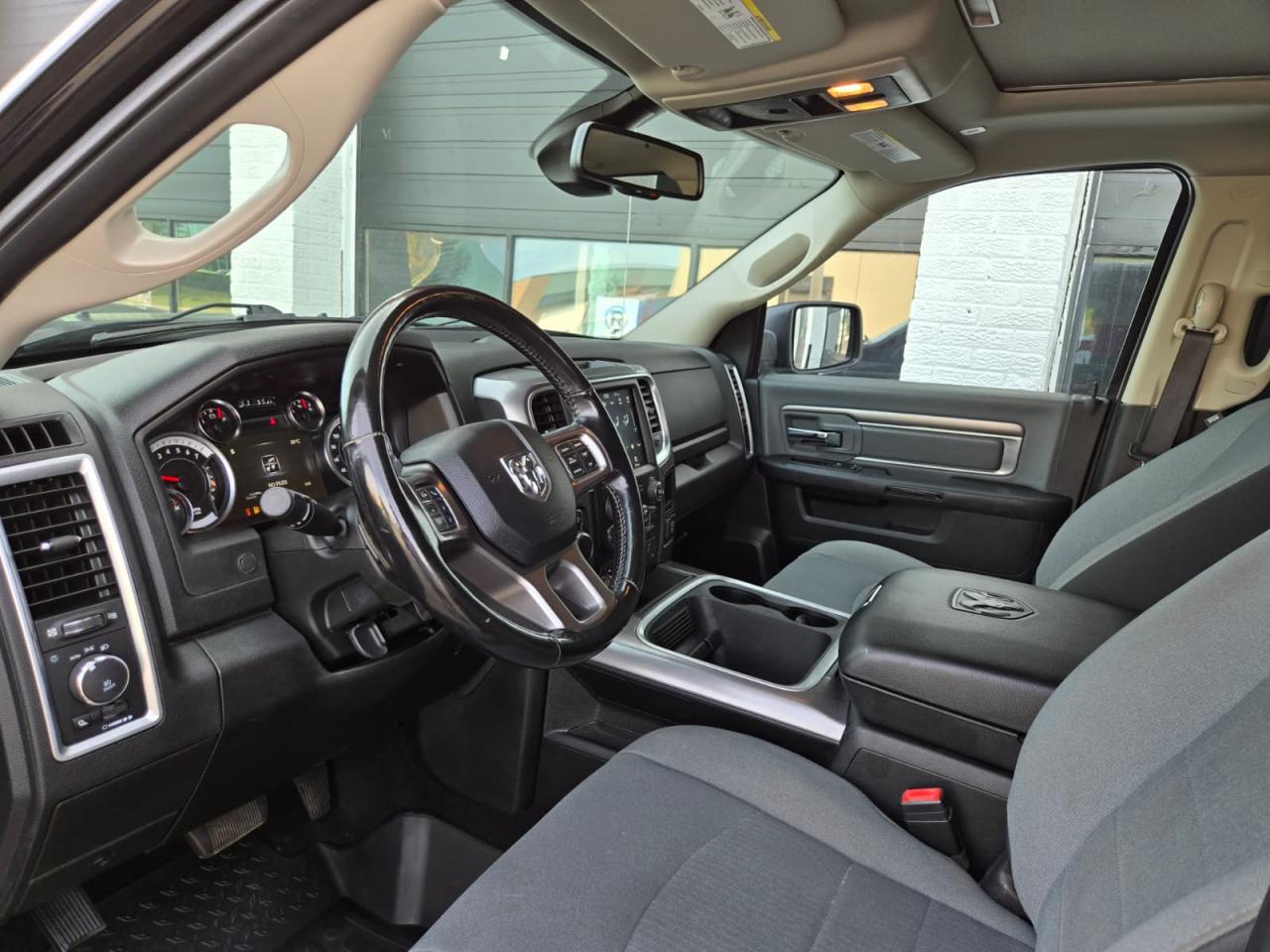 2021 RAM 1500 Classic SLT 4x4 - SUNROOF|CAMERA|ALPINE|ALLOY WHEELS - Photo #8