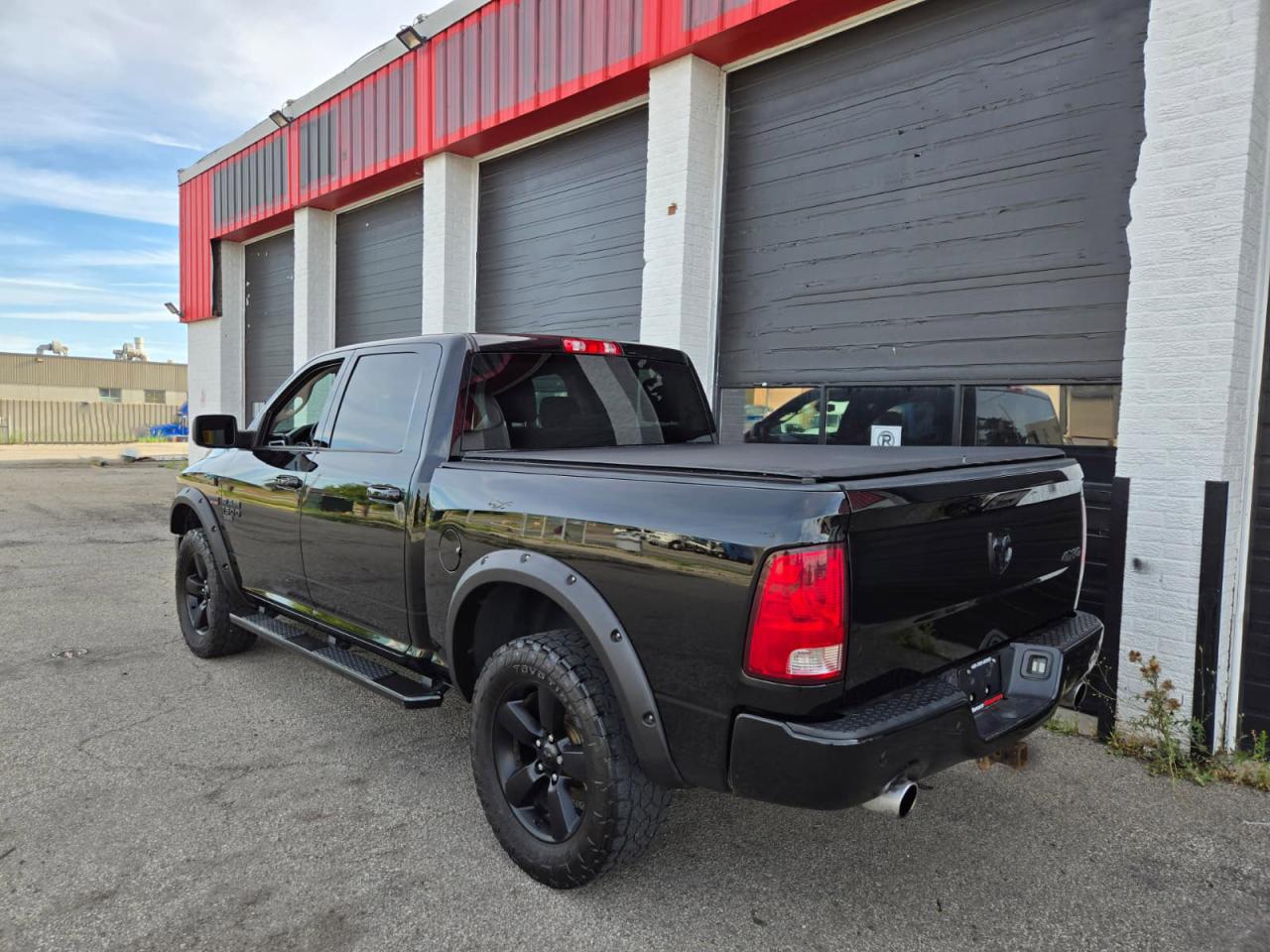 2021 RAM 1500 Classic SLT 4x4 - SUNROOF|CAMERA|ALPINE|ALLOY WHEELS - Photo #4