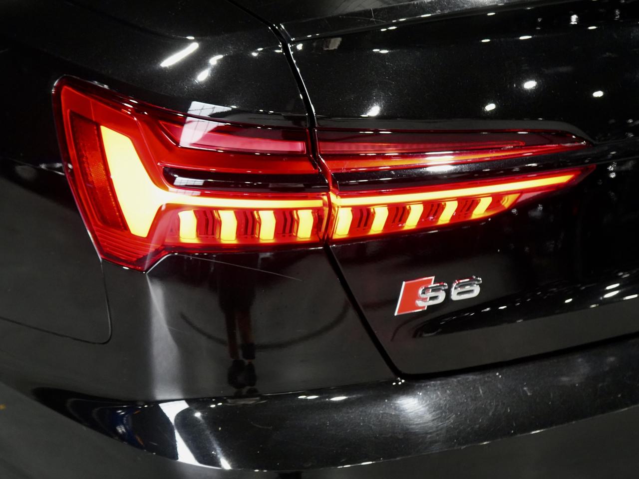 2021 Audi S6 Sedan HUD/360 CAM/21 IN RIM/B&0/CARBON FIEBR/NO ACCIDENT Photo