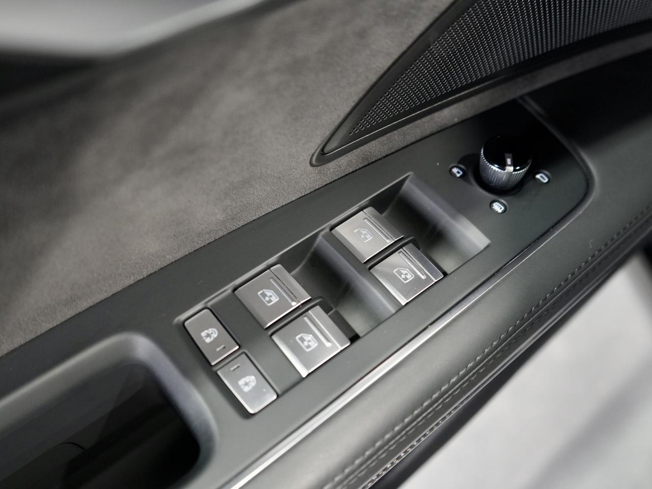 2021 Audi S8 HUD/CARBON FIBER/BANG&O/PANO/360 CAM/NO ACCIDENT Photo